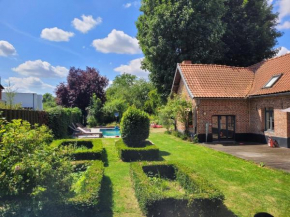 ferme de caractère avec piscine et cheminée
